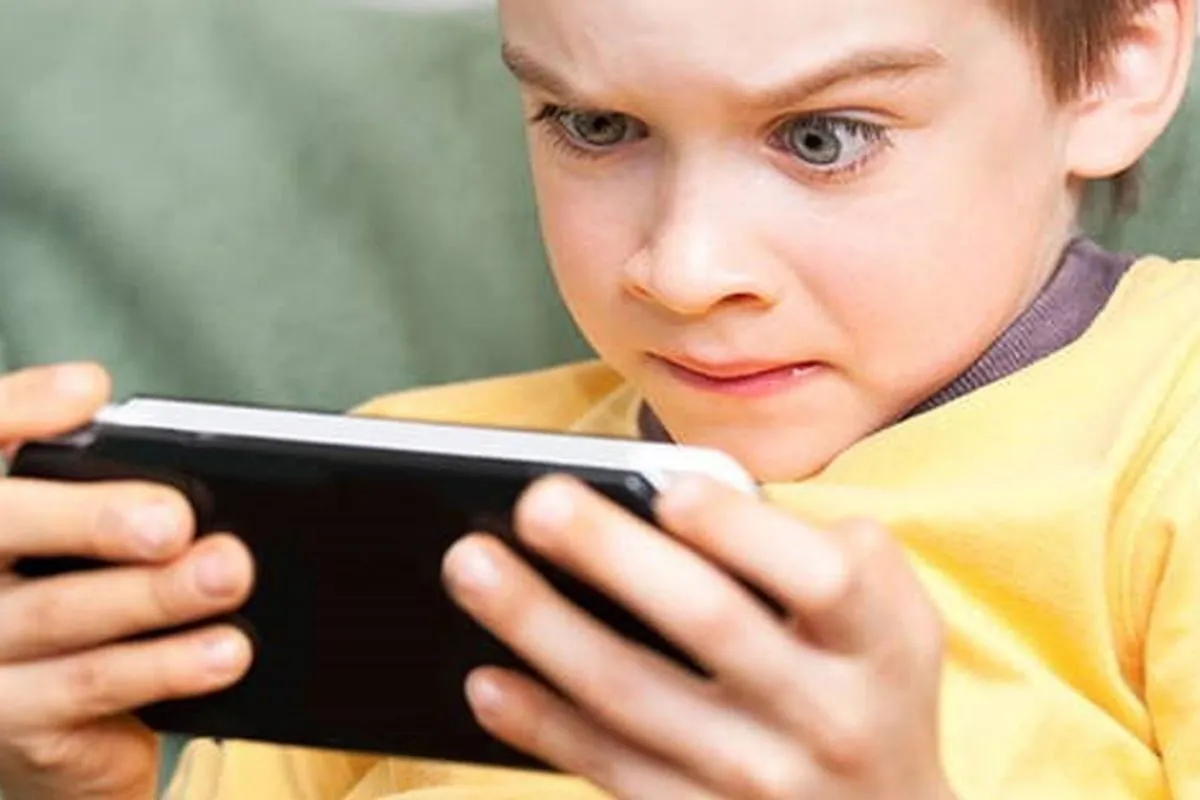 trẻ em 10 tuổi được chơi game bài không